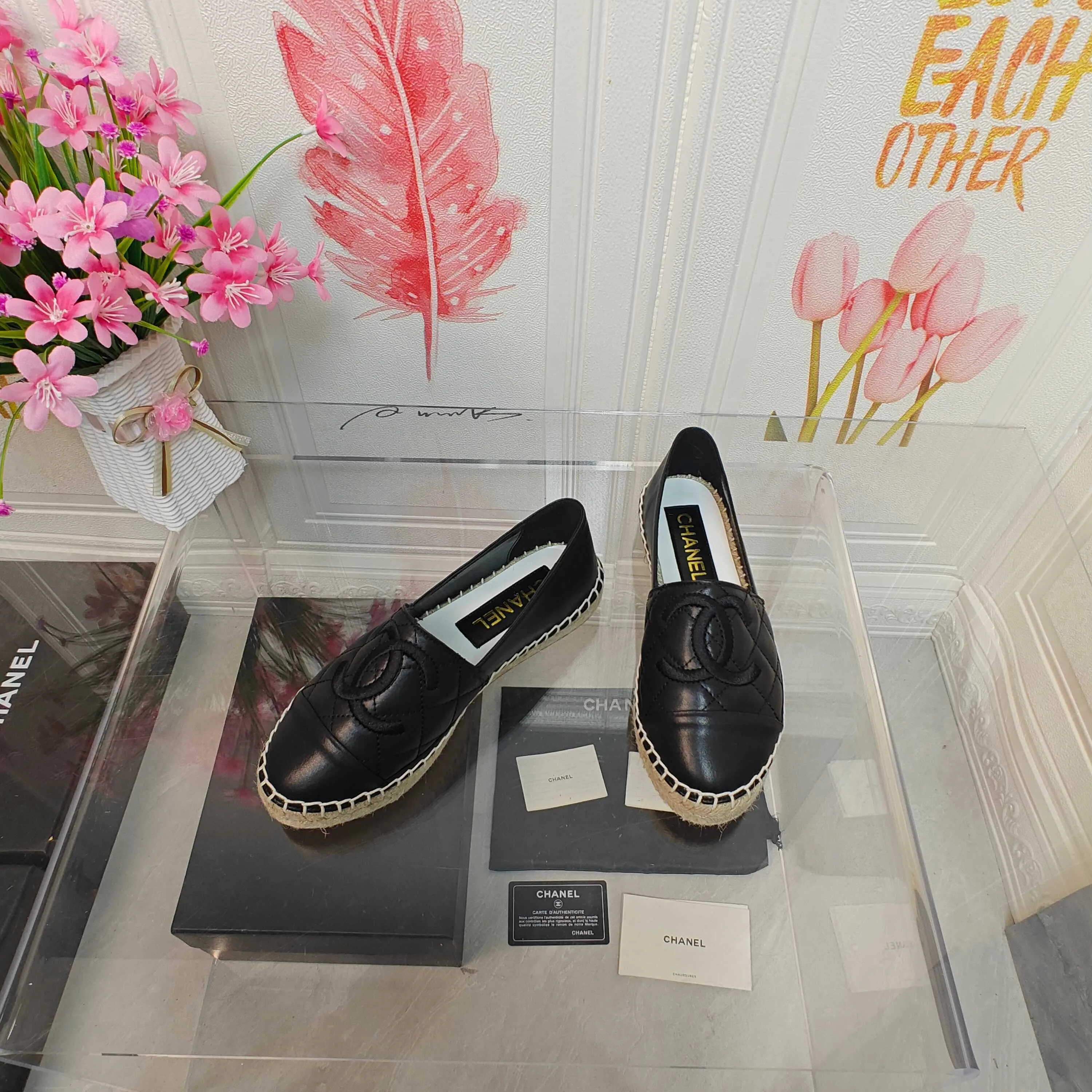 👟👟Ex-factory price 400👟👟 CHANEL 2025 early spring new fisherman shoes, top version 👏👏The inner pads are all made of original imported goatskin! Number of codes: 35 - 40 (codes 34, 41, and 42 can be customized without return or exchange) Standard codes come with a full set of packaging
